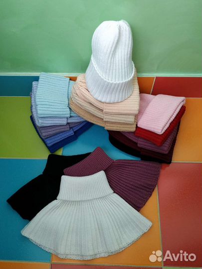 Шапка и манишка теплый набор в подарк