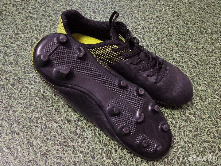 Футбольные бутсы для поля