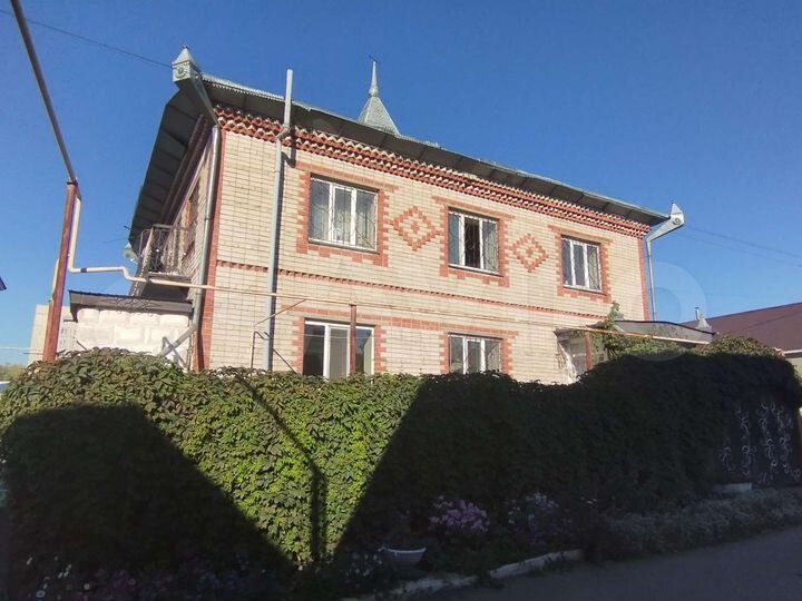 Коттедж 360 м² на участке 5 сот.