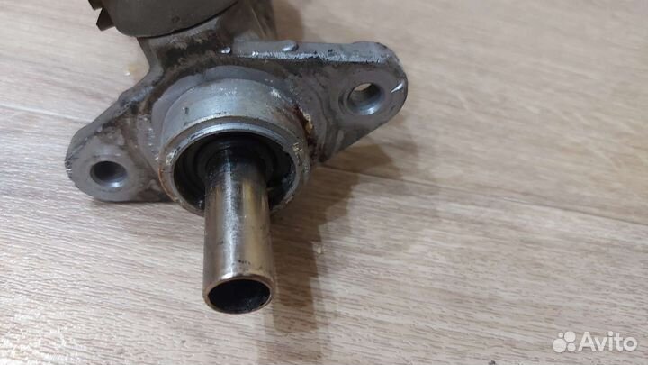 Главный тормозной цилиндр с вут Honda Integra 7/8