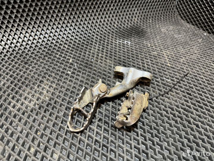 Подножки водителя Honda XR 250 MD30