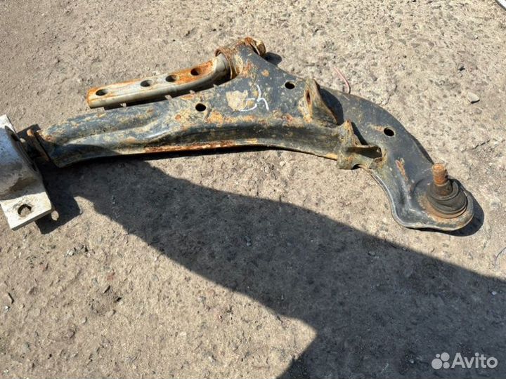 Рычаг передний правый Nissan Maxima А33
