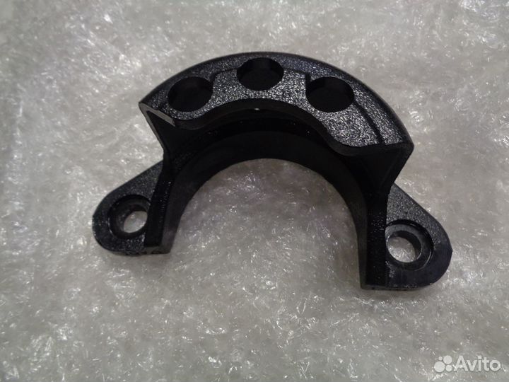 Кронштейн моста Land Rover Defender, LR068822