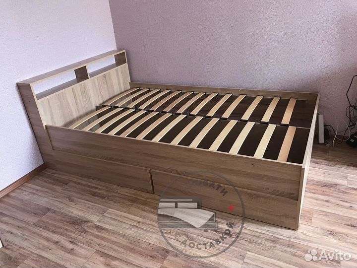 Кровать
