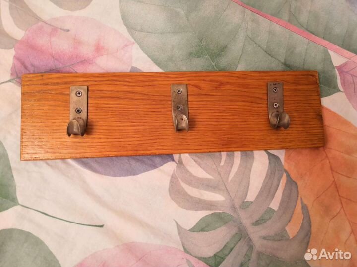 Вешалка настенная для вещей дерево