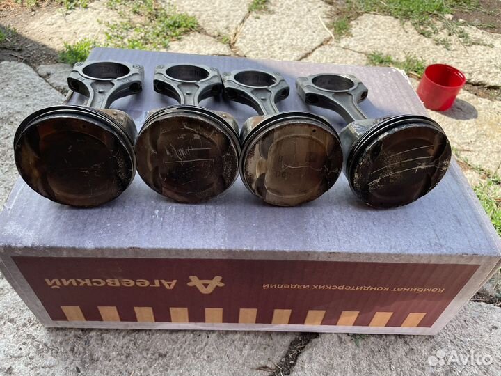 Шатун с поршнем на солярис fc1.6