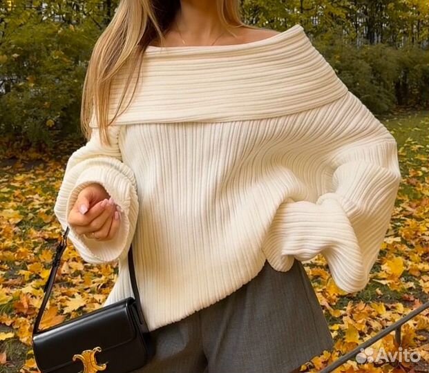 Свитер с открытыми плечами