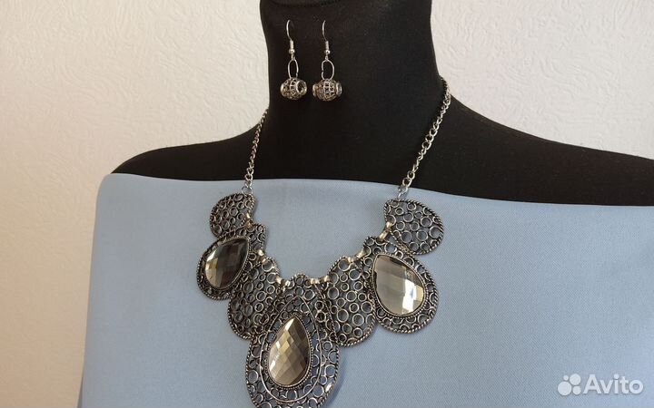 Комплект бижутерии серьги и колье