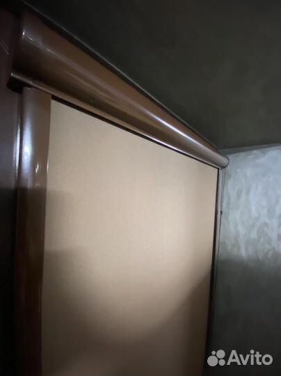 Рулонные шторы в кориченевом коробе