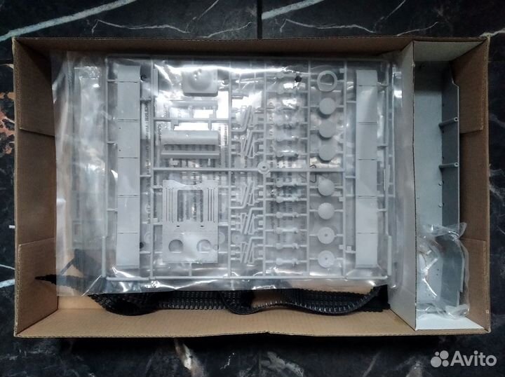 Сборная модель танка Кв-2. 00312. 1:35