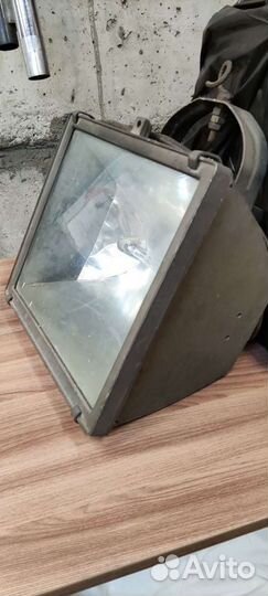 Прожектор галогеновый