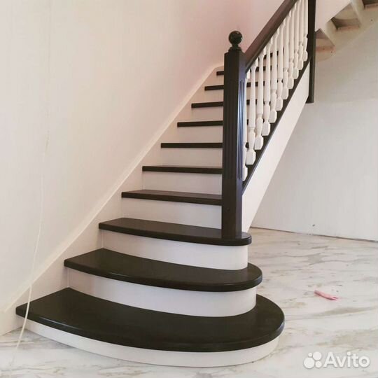 Лестница деревянная