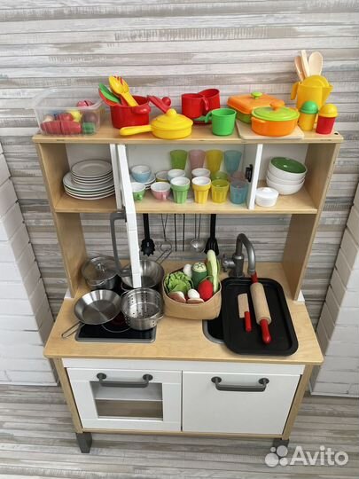 Детская кухня IKEA с посудой