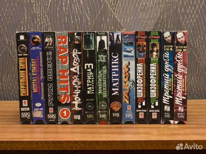 VHS-кассеты с кино- и мультфильмами