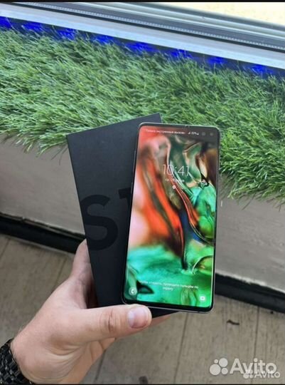 Смартфон Samsung Galaxy S10 plus