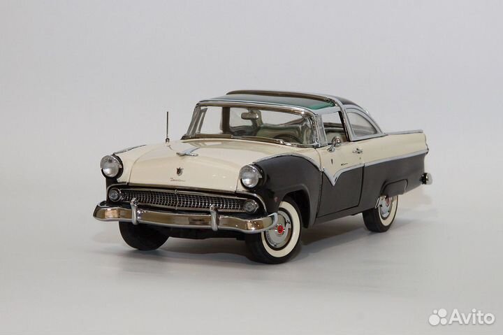 1/24 Danbury mint 1955 Ford Fairlane Victoria