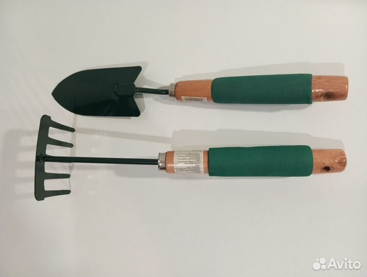 Садовый инвентарь, лопатка и грабельки