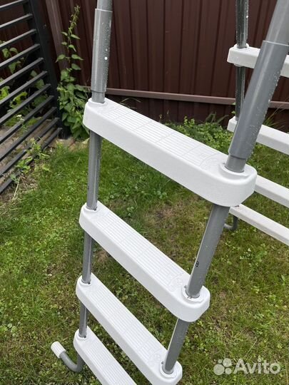 Лестница для бассейна