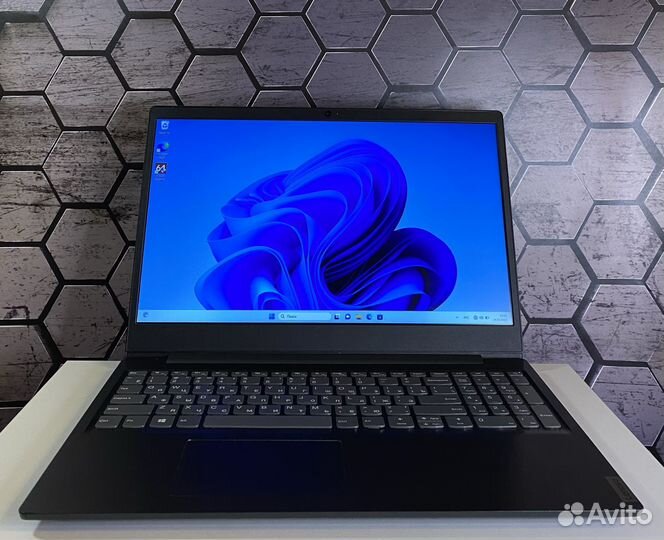 Мощный Lenovo Ryzen 5 3500, SSD, Vega 8 в идеале