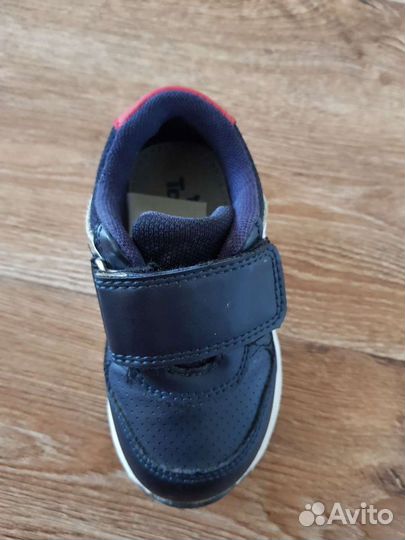 Кроссовки детские 23 размер