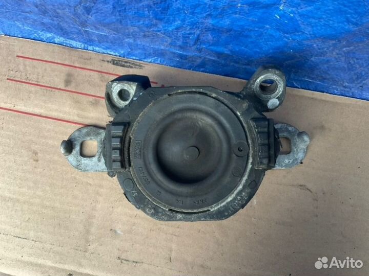 Подушка двигателя правая Volvo C30 P1 I5 turbo