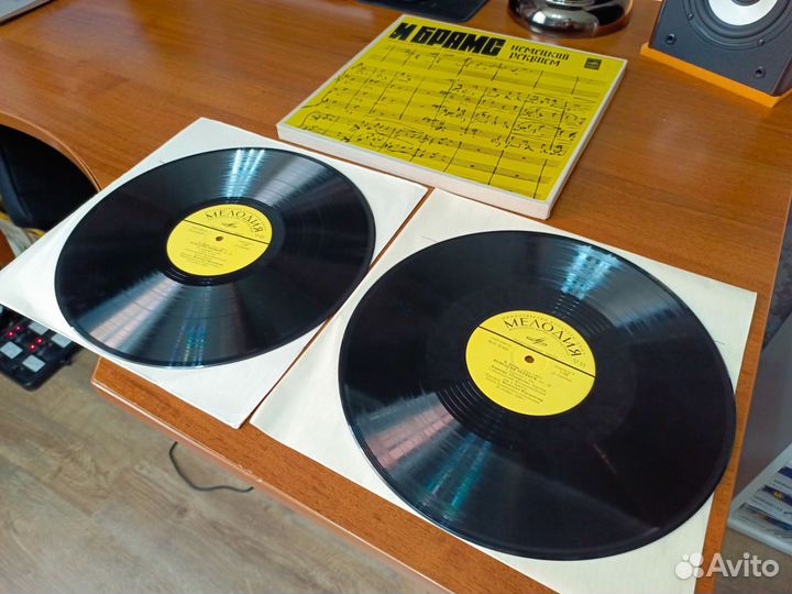 Виниловые пластинки в боксах 2
