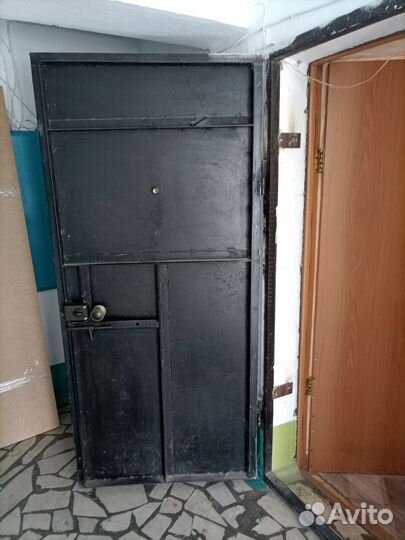 Продам металлическую входную дверь