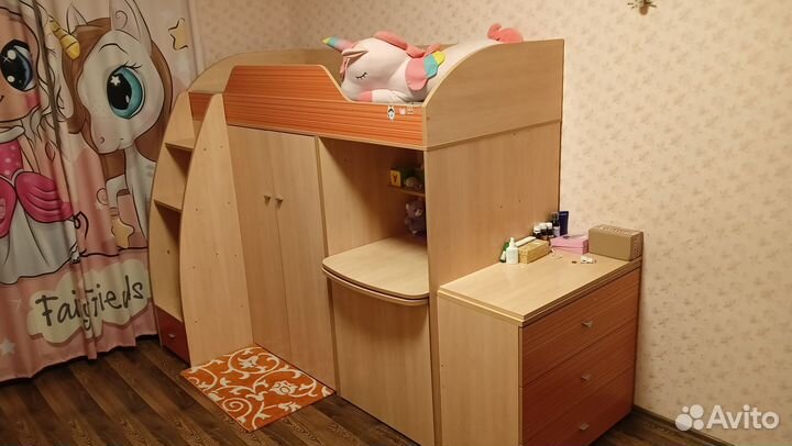 Детская кровать чердак со столом и шкафом бу