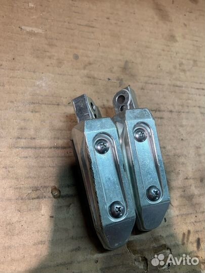 Подножки пасс. для Suzuki VZR1800 Boulevard M109R