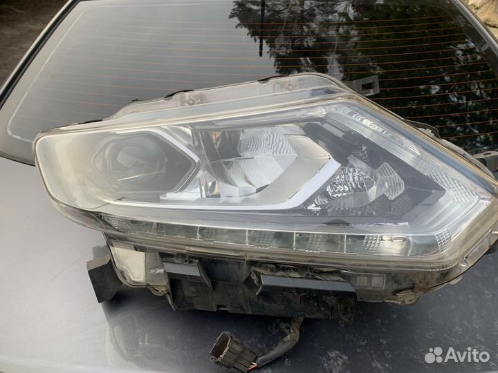 Фара левая ниссан экстреил 26060-4CC6C
