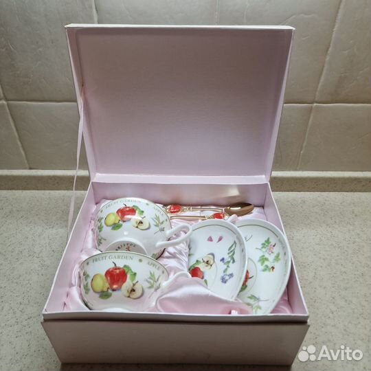 Фарфоровая чайная пара