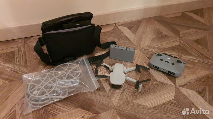 Квадрокоптер DJI Mini 2 Fly More Combo