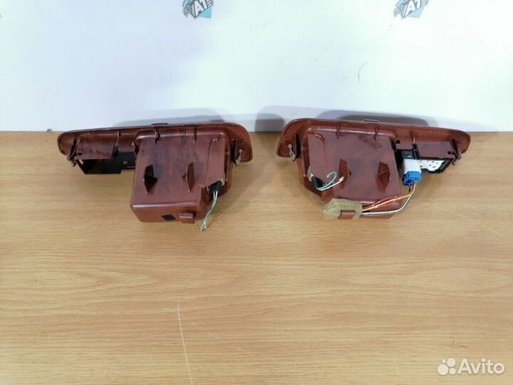 Кнопка стеклоподъемника задняя Toyota Crown