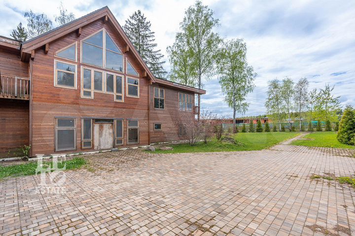 Дом 432,7 м² на участке 24,6 сот.