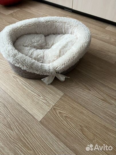 Лежанка для кошек новая