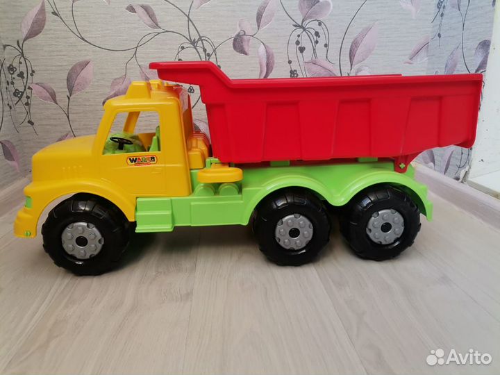 Грузовик-самосвал