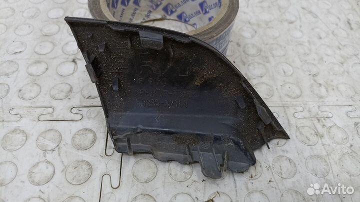 Заглушка буксировочного крюка передняя правая