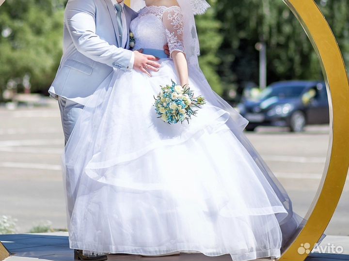 Свадебное платье со шлейфом