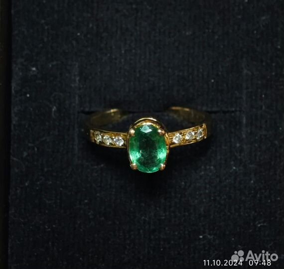 Кольцо золотое с изумрудом и бриллиантами