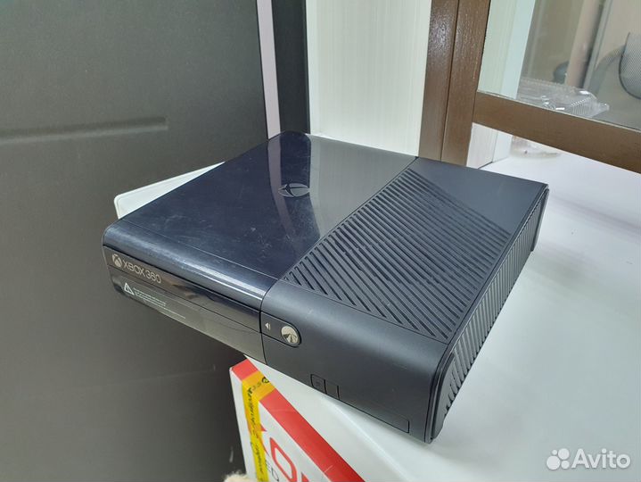 Игровая приставка Microsoft Xbox 360 E - 500 гб