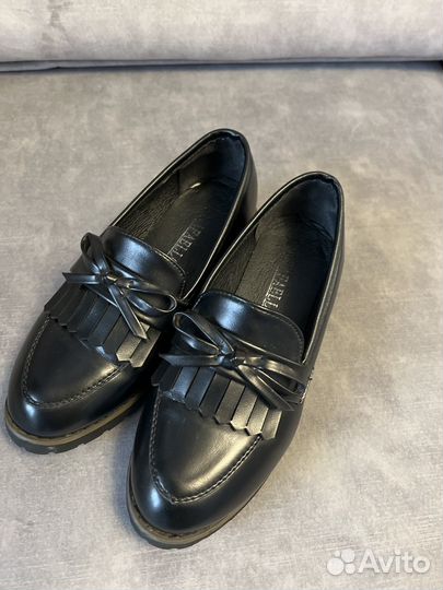 Лоферы женские черные 36