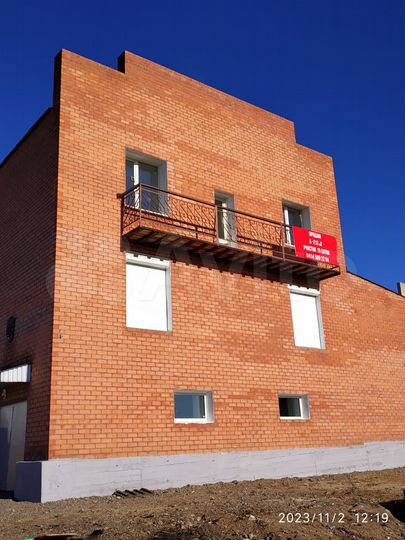 Коттедж 212 м² на участке 15 сот.