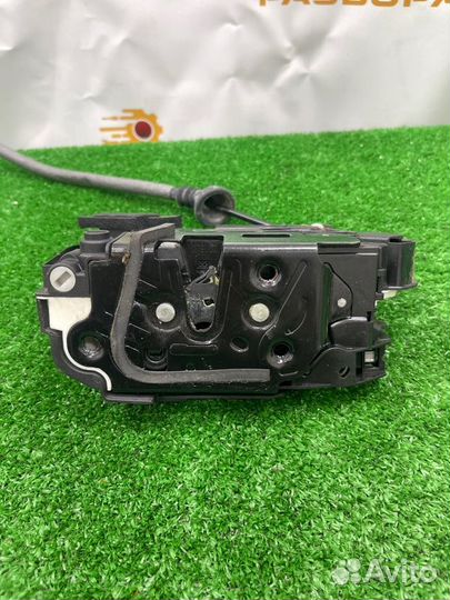 Замок боковой двери задний левый Volkswagen Golf
