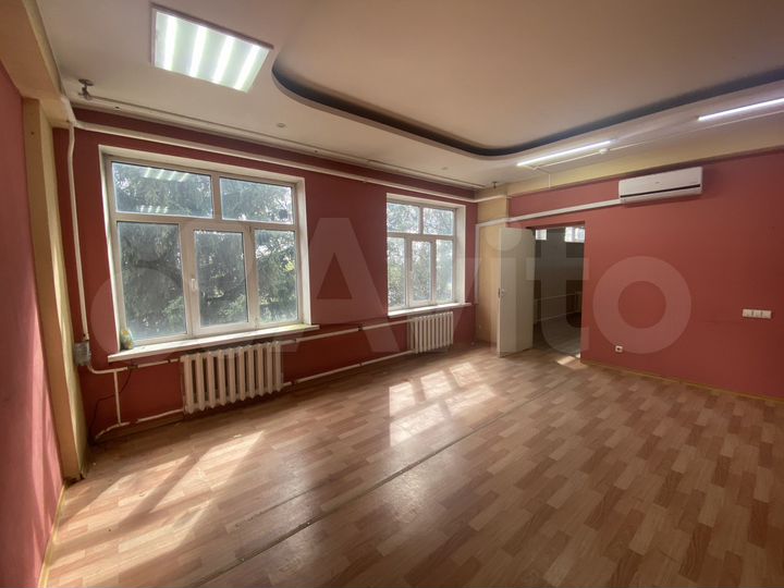 Офисные помещения: 44, 62, 71 м²