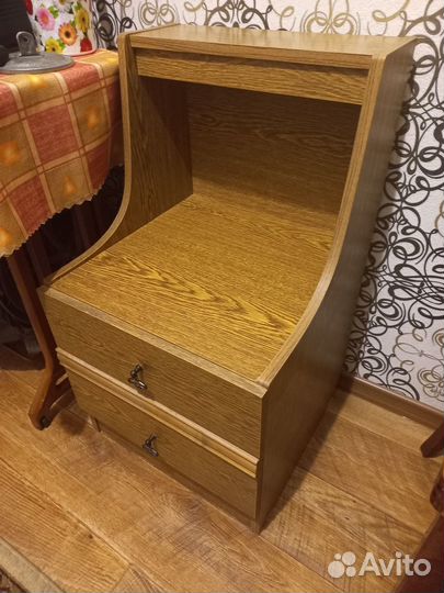 Зеркало и 2 тумбочки