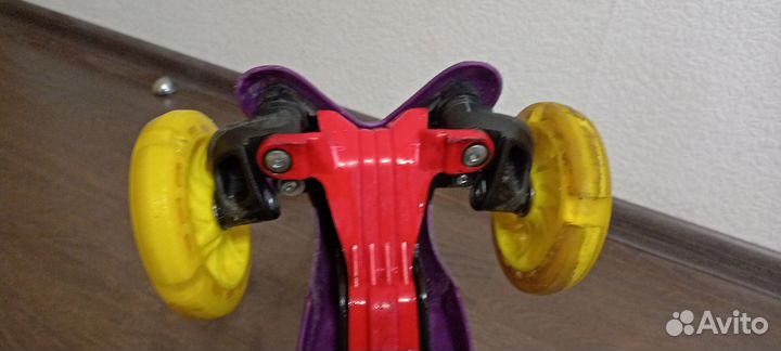 Самокат трехколесный