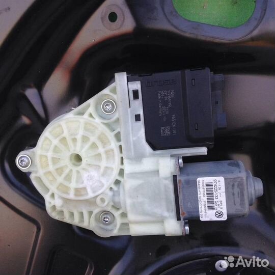 Стеклоподъемник электр. задний левый Фольксваген