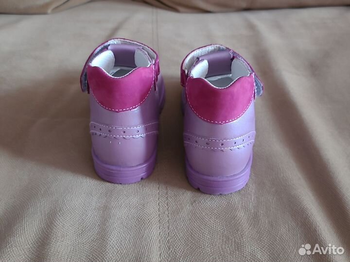 Туфли для девочки 24 размер новые
