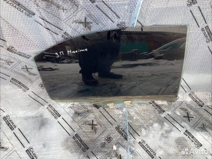 Стекло заднее правое Nissan Maxima A33