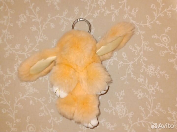 Брелок кролик из натурального меха бежевый